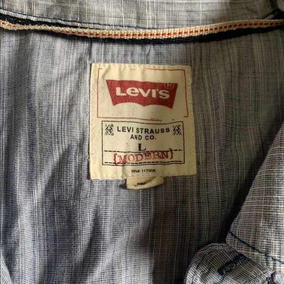 Levi's Button Down Shirt - Picture 2 of 8